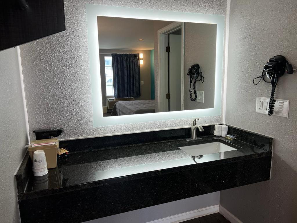 Key West Inn - Tuscumbia Zewnętrze zdjęcie